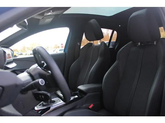 Peugeot 208 1.2 100PK GT | PANORAMA DAK | KEYLESS ENTRY/START | DRAADLOZE APPLE CARPLAY/ANDROID AUTO...