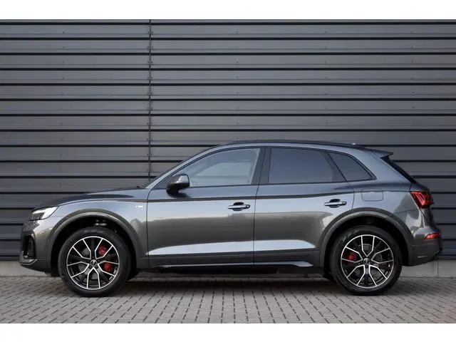 Audi Q5 50 TFSI e Competition | Panorama | 20'' Wielen | RS-Seats | Matrix | Sfeerverlichting | Came...