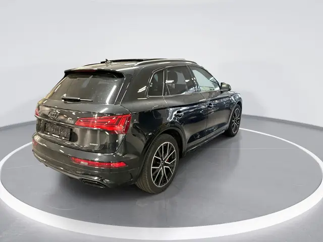 Audi Q5 55 TFSIe 367pk S-tronic S edition Competition · Panoramadak · Camera · Luchtvering · Elek. A...