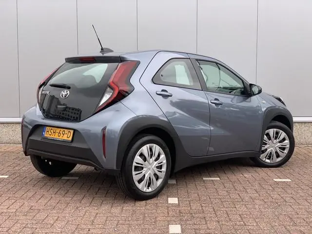 Toyota Aygo X 1.0 VVT-i MT Play
