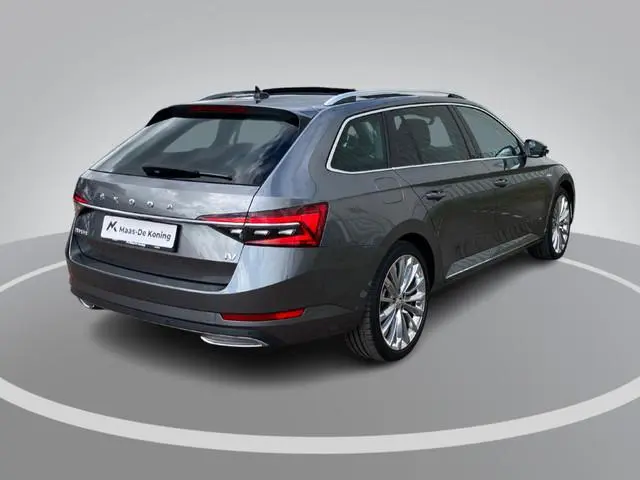 Skoda Superb Combi 1.4TSI iV 160kW/218PK Laurin & Klement DSG · Panoramadak · Leder · Trekhaak · 360...
