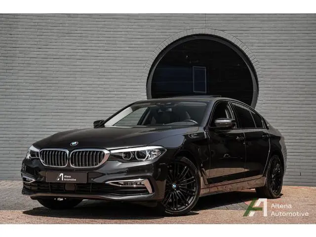 BMW 5-serie 530e iPerformance Executive schuifdak, comfort stoelen, driving assistant, parking assis...