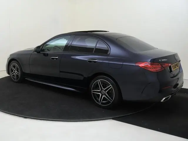 Mercedes-Benz C-klasse 300 e AMG Line / Memory-Stoelen / 360Graden-Camera / Night-Pakket /
