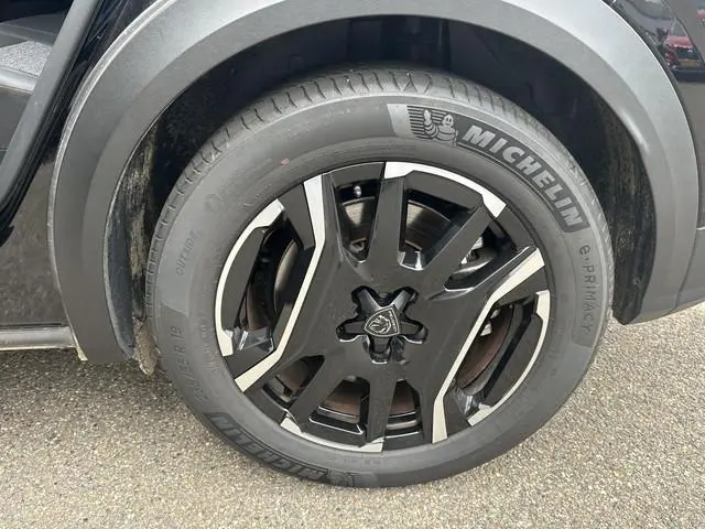 Peugeot e-3008