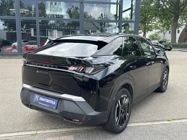 Peugeot e-3008