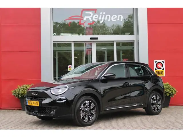 Fiat 600 1.2 Hybrid 110PK AUTOMAAT URBAN | STOEL/VOORRUIT VERWARMING | KEYLESS ENTRY/START | 17" LIC...