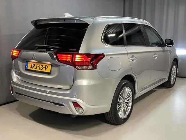 Mitsubishi Outlander 2.4 PHEV Intense 18"/Adaptieve cruise/Dodehoek/LED/Stoelverwarming/PDC v+a/Came...