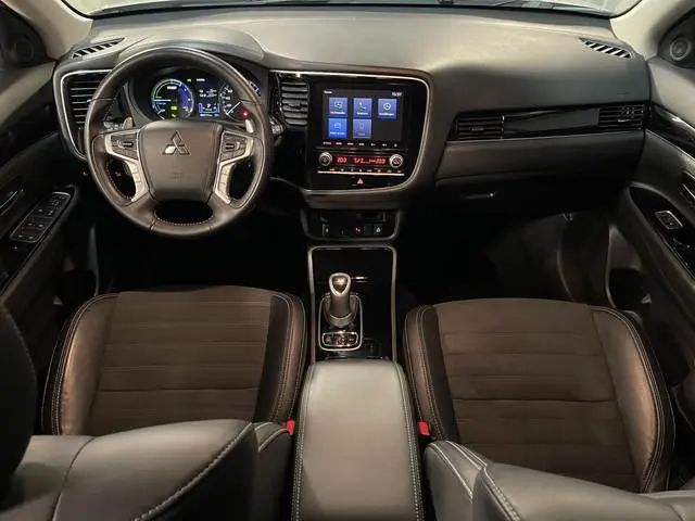 Mitsubishi Outlander 2.4 PHEV Intense 18"/Adaptieve cruise/Dodehoek/LED/Stoelverwarming/PDC v+a/Came...