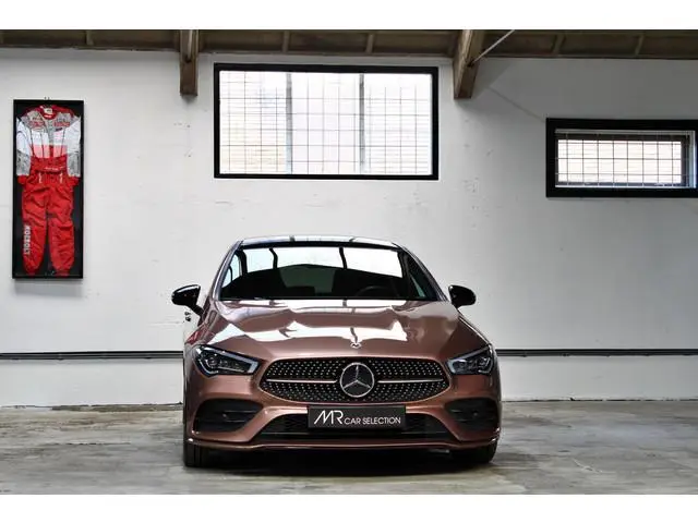 Mercedes-Benz CLA-klasse Shooting Brake 200 Business Solution AMG | Panoramadak | Apple Carplay | 1e...