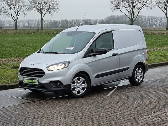 FORD TRANSIT COURIER l1 navi camera nap !