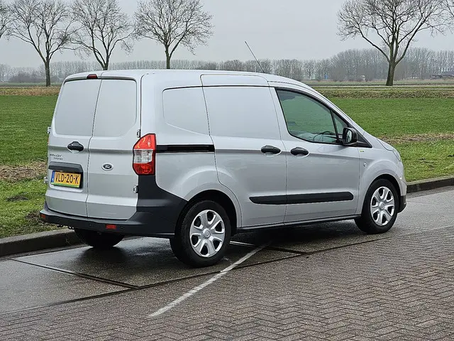FORD TRANSIT COURIER l1 navi camera nap !