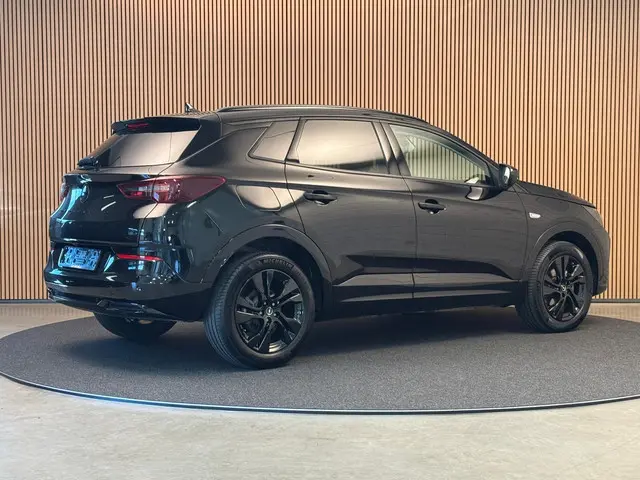 Opel Grandland 1.2 Turbo 130PK Aut. GS | Navi | Camera | Adapt. Cruise | Stoel- Stuur- & Voorruit ve...