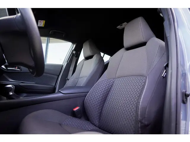 Toyota C-HR 1.8 Hybrid Dynamic / Carplay / Adaptive Cruise / Camera