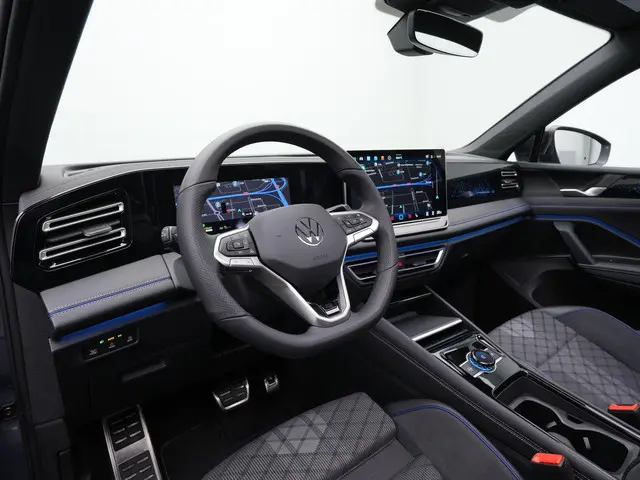 Volkswagen Tiguan 1.5 eHybrid 272 pk R-Line Edition | Panoramadak | Stuur-/stoelverwarming | Achteru...