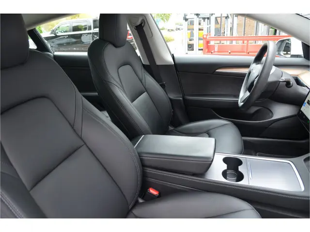 Tesla Model 3 Long Range AWD 75 kWh Enhanced AutoPilot (twv 3.800,-) (Meerprijs FSD 49,- p/mnd)