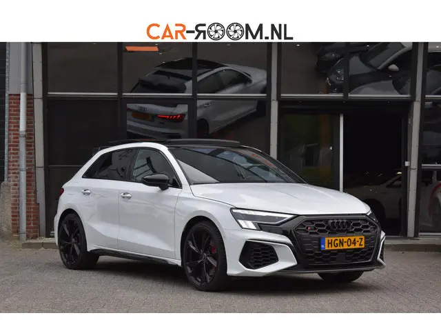 Audi S3 Sportback 2.0 TFSI quattro Keyles Pano Sfeer ACC Camera