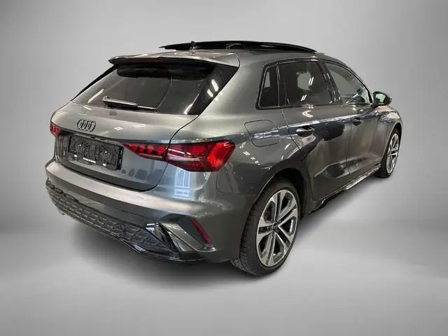 Audi A3 Sportback 40 TFSIe 204pk S-Tronic S Edition · Panoramadak · Camera · Sonos Sound · Dodehoeks...