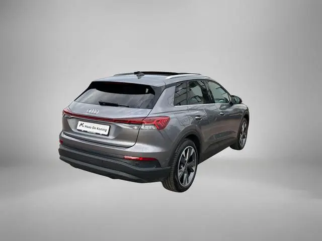 Audi Q4 e-tron 40 Edition 77 kWh 150kW/204PK · Panoramadak · Leder · Camera + Parkeersensoren · Stoe...