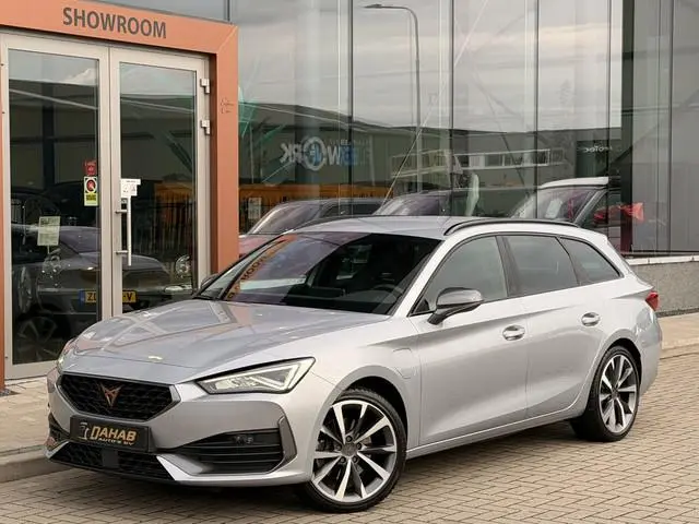 CUPRA Leon Sportstourer 1.4 e-Hybrid Sportstourer | ACC | Elek. Trekhaak | Stoel/Stuurverwarming | S...