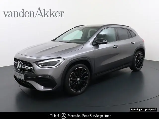Mercedes-Benz GLA 250 e AMG // SoH 99,5% // Panoramadak //  20" AMG Velgen // Nightpakket // Sfeerve...