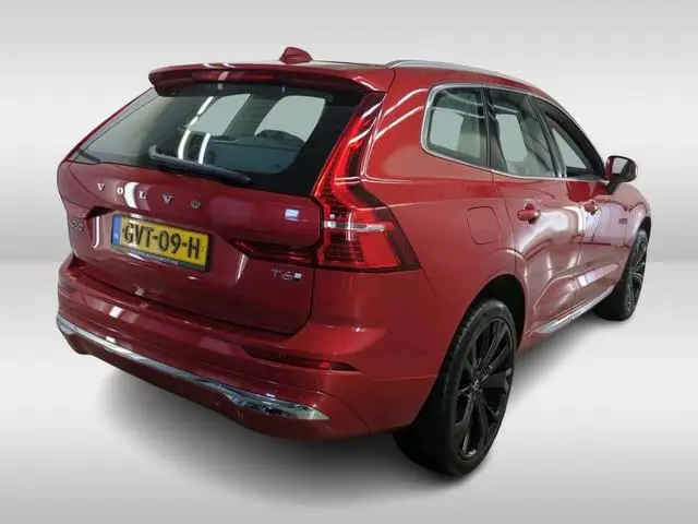 Volvo XC60 2.0 T6 Plug-in LongRange AWD Essential Bright / NL Auto / Panoramadak / Leder / Pdc+Camer...