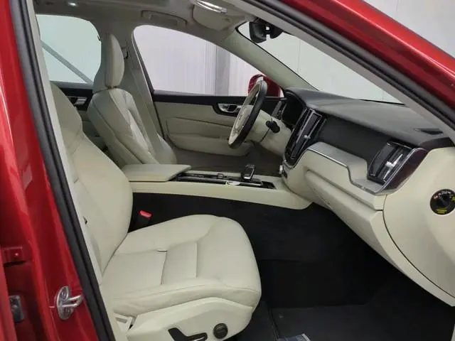 Volvo XC60 2.0 T6 Plug-in LongRange AWD Essential Bright / NL Auto / Panoramadak / Leder / Pdc+Camer...