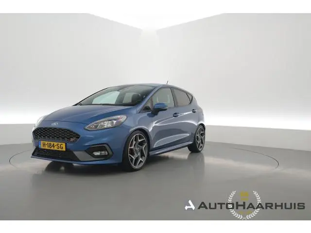 Ford Fiesta 1.5 EcoBoost ST-3 200PK | Rijklaar! | Recaro Sportstoelen | Camera+PDC | Winterpakket |...