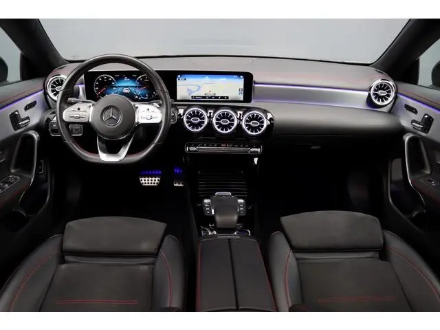 Mercedes-Benz CLA-klasse 180 AMG Line | Panoramadak | Memory | Sfeerverlichting | Camera | Advanced...