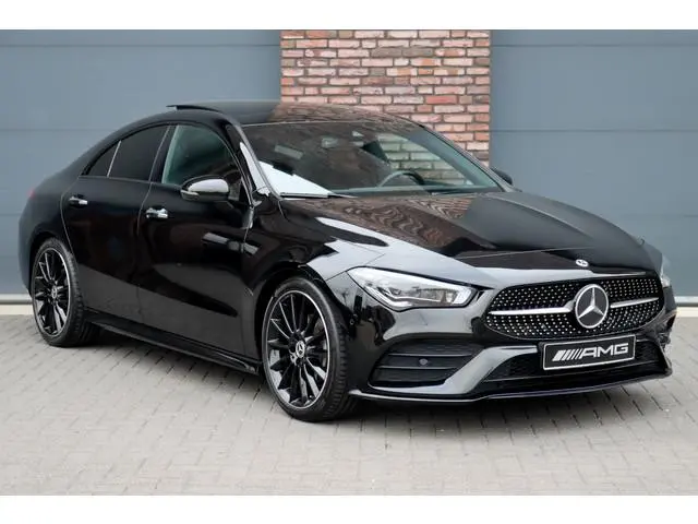 Mercedes-Benz CLA-klasse 180 AMG Line | Panoramadak | Memory | Sfeerverlichting | Camera | Advanced...