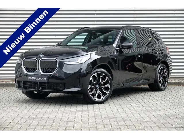 BMW X3 30e xDrive M Sport | Panodak | Trekhaak | Memory | Driving Assistant | Iconic Glow |
