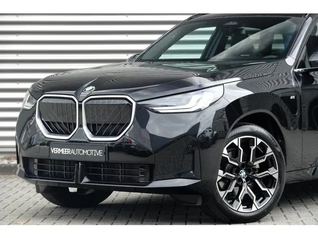 BMW X3 30e xDrive M Sport | Panodak | Trekhaak | Memory | Driving Assistant | Iconic Glow |
