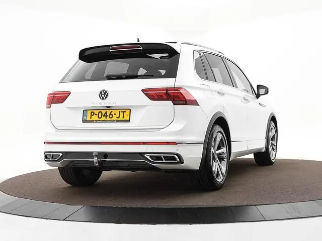 Volkswagen Tiguan 1.5 TSI 150pk DSG R-Line · Panoramadak · Trekhaak · Camera · Apple/Android Car Pla...