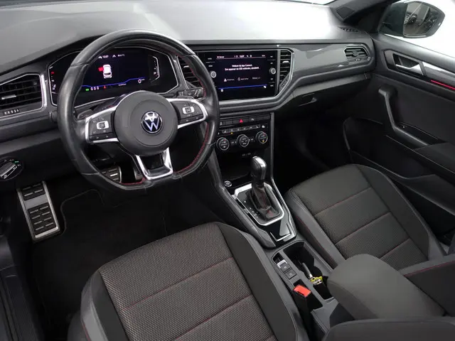 Volkswagen T-Roc 1.5 TSI Sport  R Line Aut- Panoramadak, IQ Drive, Virtual Cockpit, Carplay, Android...