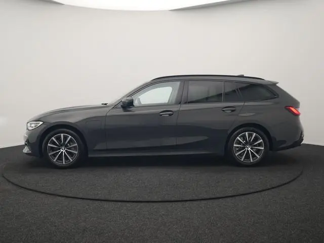 BMW 3-serie Touring 330e Sport Line PHEV 293pk Dealer O.H. DRAVITGRAU | Trekhaak Af Fabriek | Adapti...