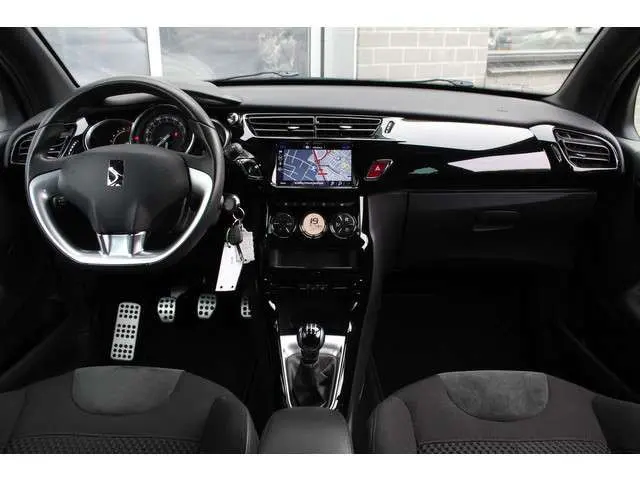 DS 3 1.2 PureTech So Chic / Navigatie / PDC / N.A.P.