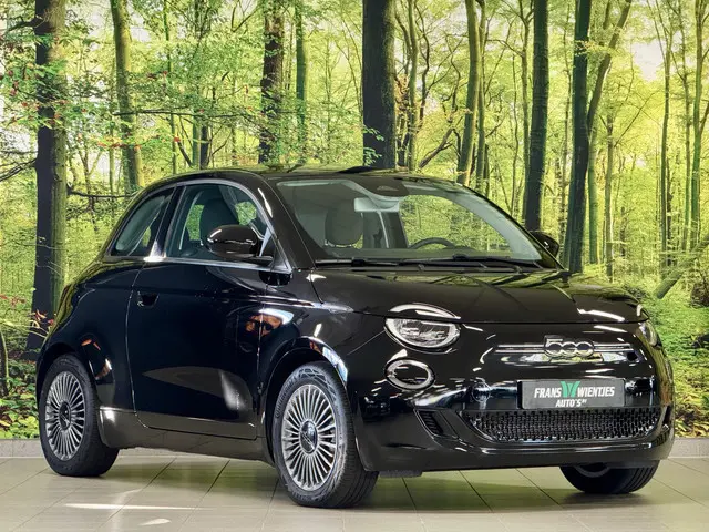 Fiat 500 Icon 42 kWh | Navigatie | Cruise Control | 16" Lichtmetaal | Lane Assist | Apple Carplay |...