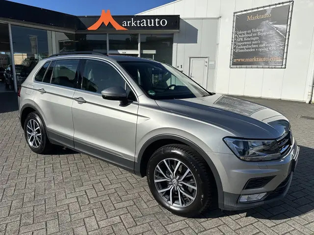 Volkswagen Tiguan 1.4 TSI ACT Comfortline Trekhaak Navi Adaptive Cruise Parkeersen