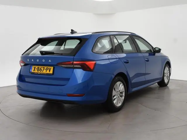 Skoda Octavia Combi 1.0 TSI RACE BLUE + WEGKL. TREKHAAK | VIRTUAL COCKPIT | APPLE CARPLAY | NAVIGATI...