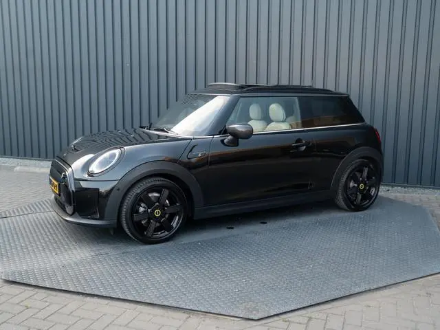 MINI Electric MINI Yours 33 kWh | Leder | Pano | Head Up | Harman/Kardon | Keyless | Camera | Prijs...
