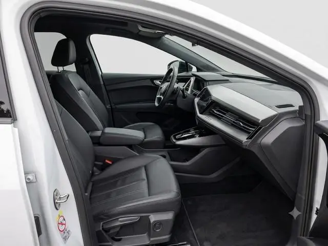 Audi Q4 e-tron 40 S line 77 kWh 204pk | Komt eind juli binnen | Panoramadak | Lederen bekleding | Li...