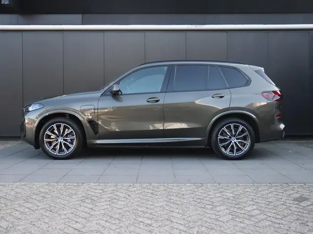 BMW X5 xDrive50e | M SPORT | LEDER | H&K | PANO-DAK | HEAD-UP | STOELVERK. | TREKHAAK | 360° CAMERA...