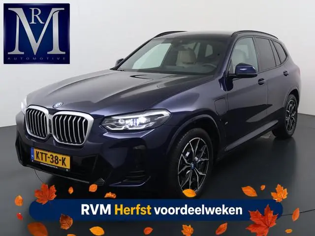 BMW X3 xDrive30e VAN: 49.900,- VOOR: 45.877,- UW HERFSTVOORDEEL: 4.023,- APPLE CAR./ANDROID AUTO | E...