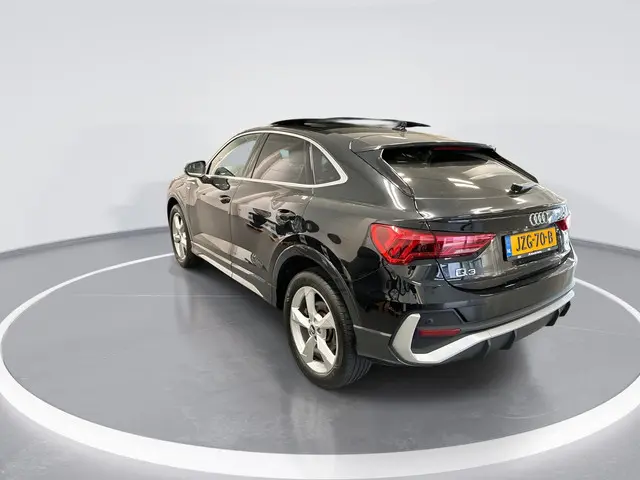 Audi Q3 Sportback 45 TFSIe 245pk S-tronic S Edition · Camera · Panoramadak · Keyless · Apple/Android...