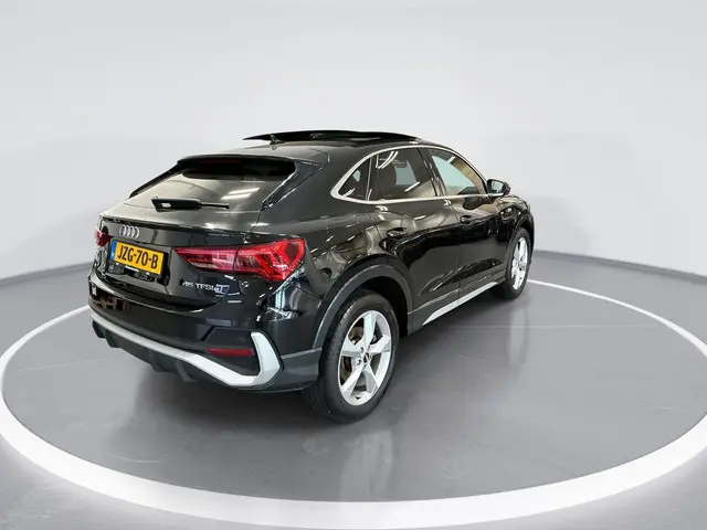 Audi Q3 Sportback 45 TFSIe 245pk S-tronic S Edition · Camera · Panoramadak · Keyless · Apple/Android...