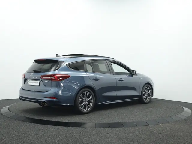 Ford Focus Wagon 1.0 EcoBoos ST Line X | Panoramadak | Trekhaak | Navigatie | Cru