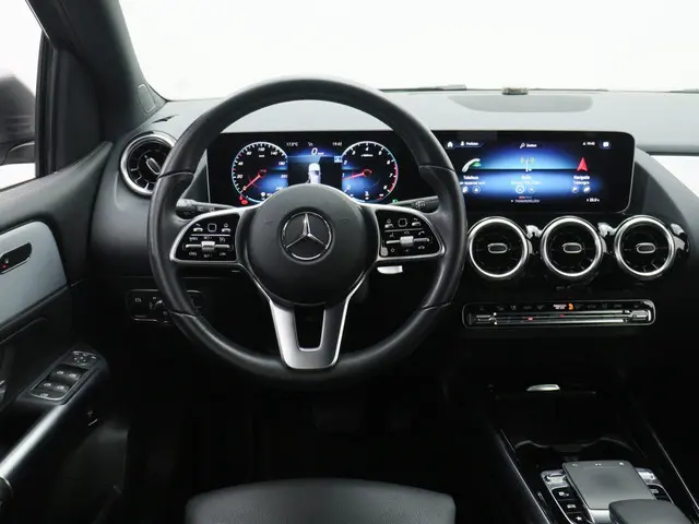 Mercedes-benz B-klasse 180 Launch Edition Premium | LED | Navi | Stoelverwarming | Elek