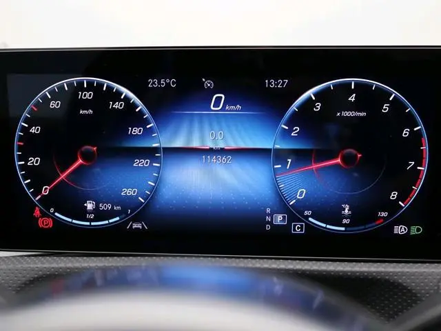 Mercedes-Benz A-klasse 180 Business Solution AMG / Panaroma-dak / Memory-Stoelen / Night-Pakket /