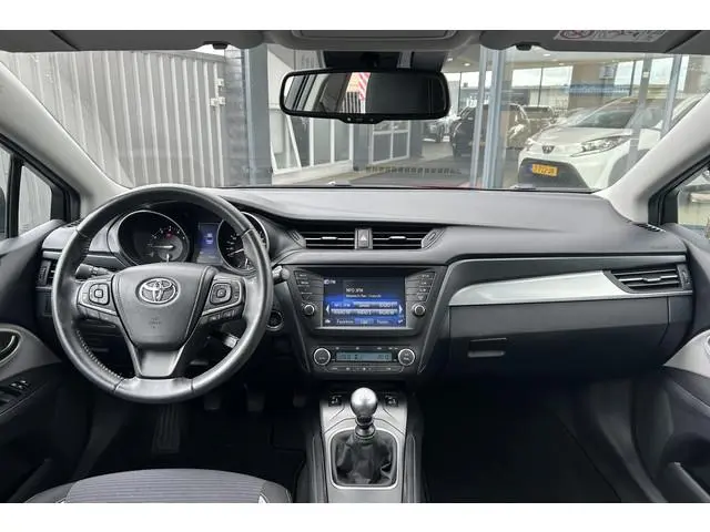 Toyota Avensis 1.8 VVT-i Lease Pro Limited, Trekhaak, ,Cruise control, Navi, parkeercamera.