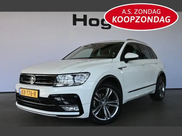 Volkswagen Tiguan 1.4 TSI Highline R-Line Clima Navigatie Carplay 1e Eigenaar Trekhaak Rijklaarprijs...