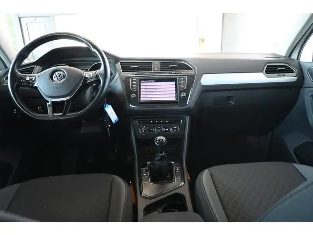 Volkswagen Tiguan 1.4 TSI Highline R-Line Clima Navigatie Carplay 1e Eigenaar Trekhaak Rijklaarprijs...